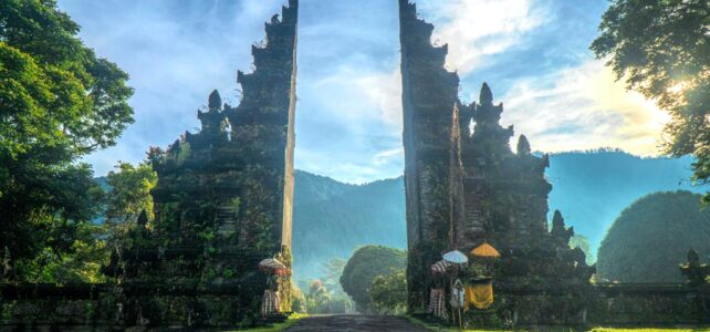 6 Tempat Wisata Bali yang Harus Dikunjungi 6 Tempat Wisata Bali yang Harus Dikunjungi